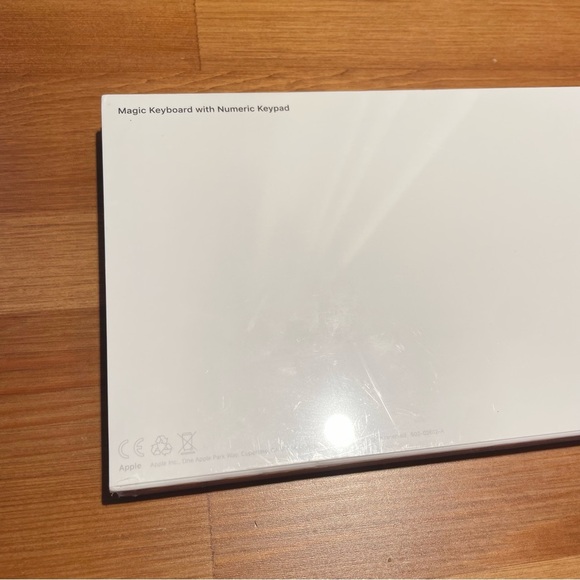 Apple Magic Wireless Keyboard with Numeric Keypad Silver Rechargeable Bluetooth - Picture 10 of 13